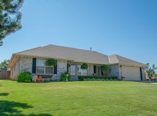 208 Sequoia Park Dr, Yukon, OK 73099