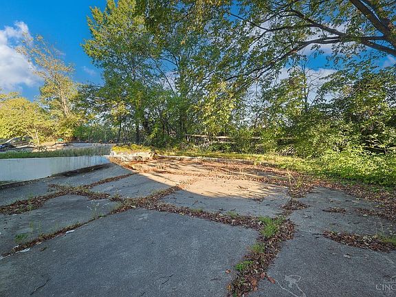 3rd image of 1728 Carrahen Ave