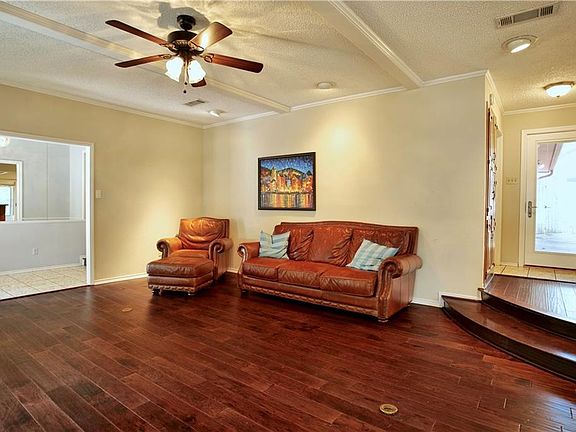 4th image of 1420 Lakeshore Dr