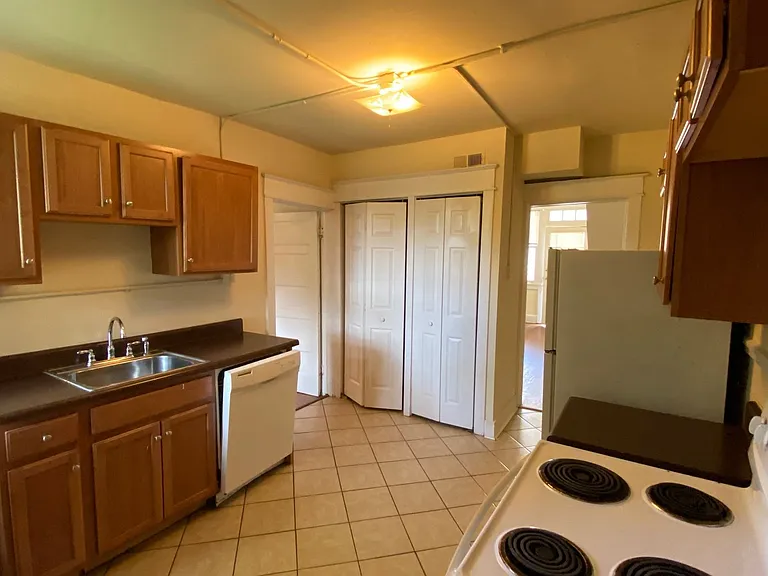 18 S Allen Ave — Photo 9
