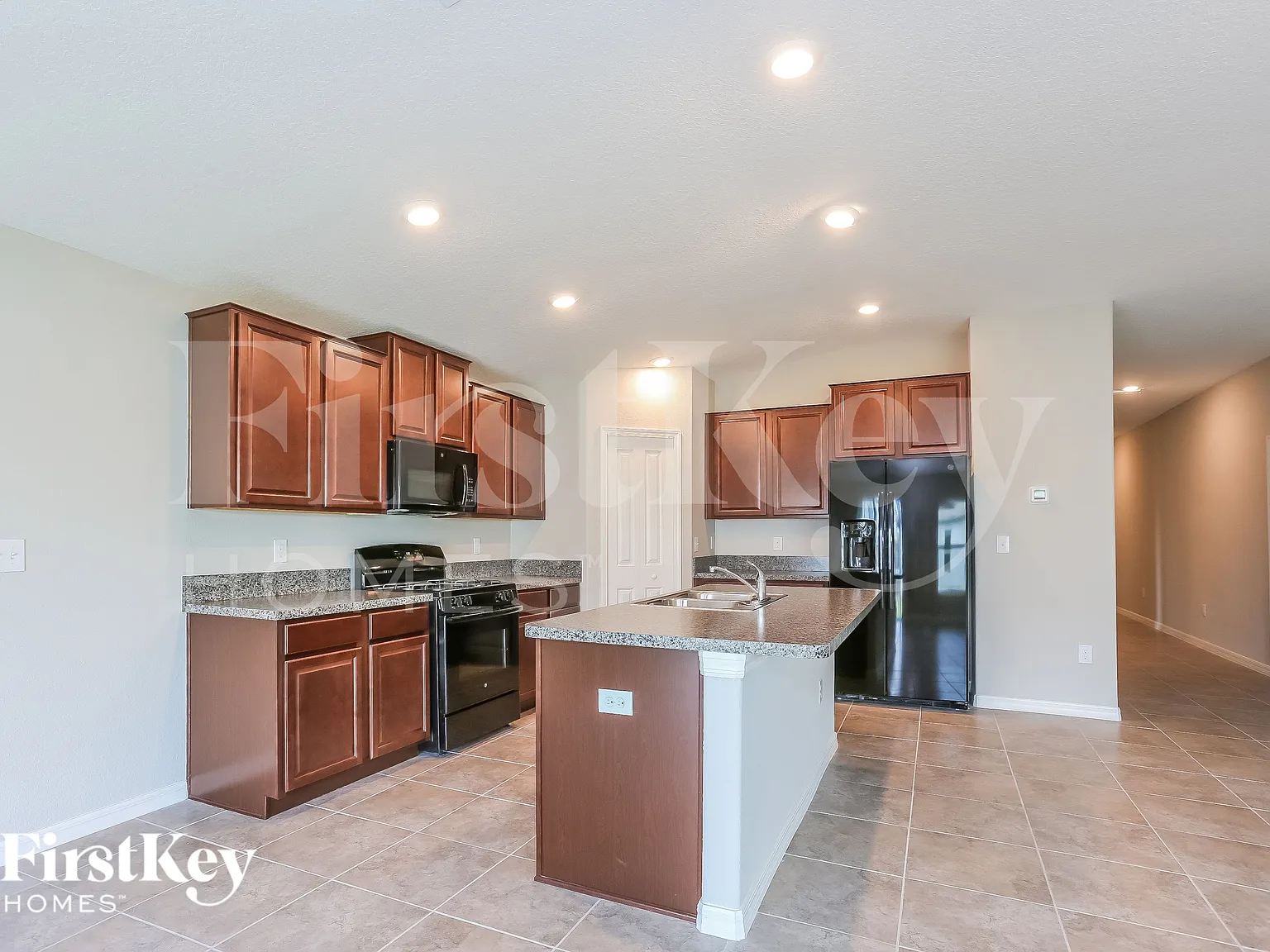 4 bed, 2.0 bath, 1936 sqft, $2,440 — Photo 4