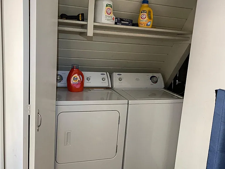 Laundry ( off entry area bedroom (3)