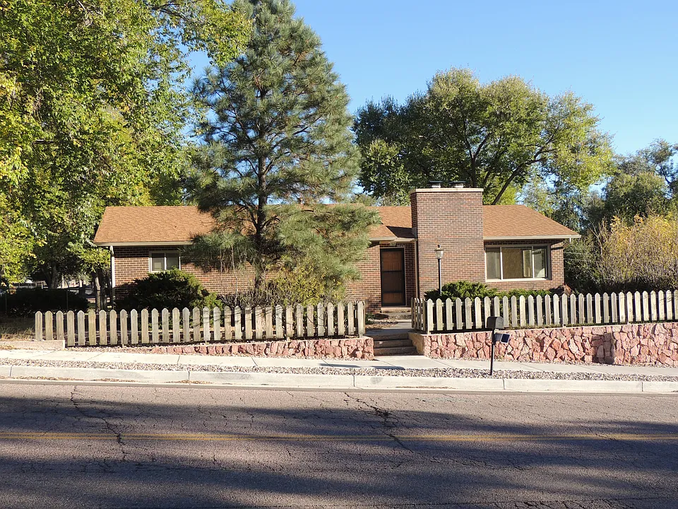 3847 Meadow Ln