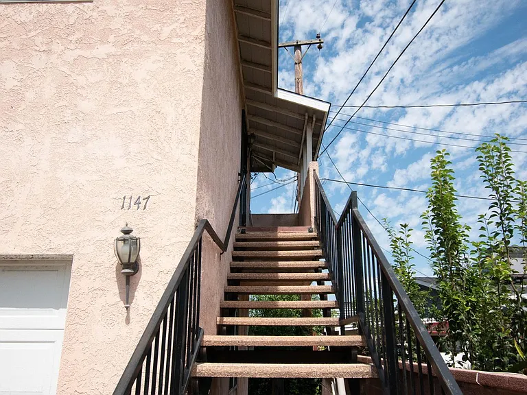 1147 W 170th St — Photo 35