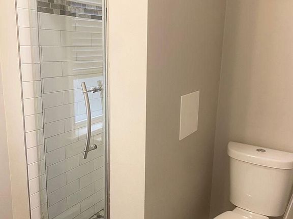 3rd image of 804 N 16th St Floor 2