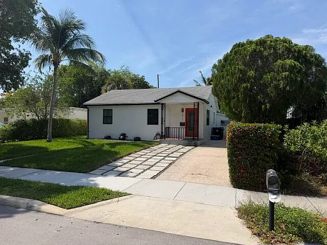 Building Photo - 211 Princeton Dr