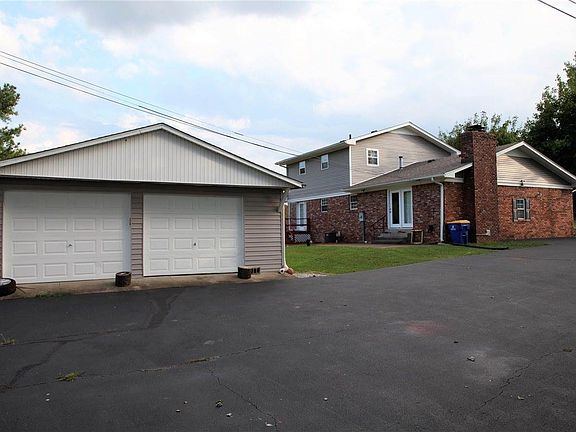 4th image of 140 Hilltopper Dr