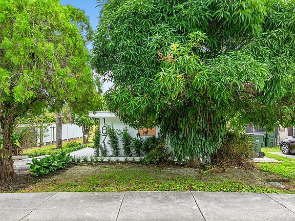3rd image of 107 SW 4TH Avenue