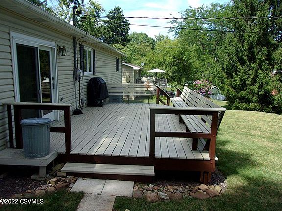 3rd image of 1007 Betty Ln
