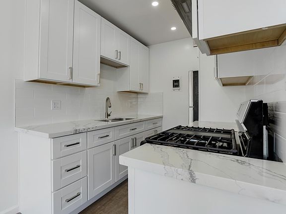 3rd image of 323 E Chestnut St APT 11