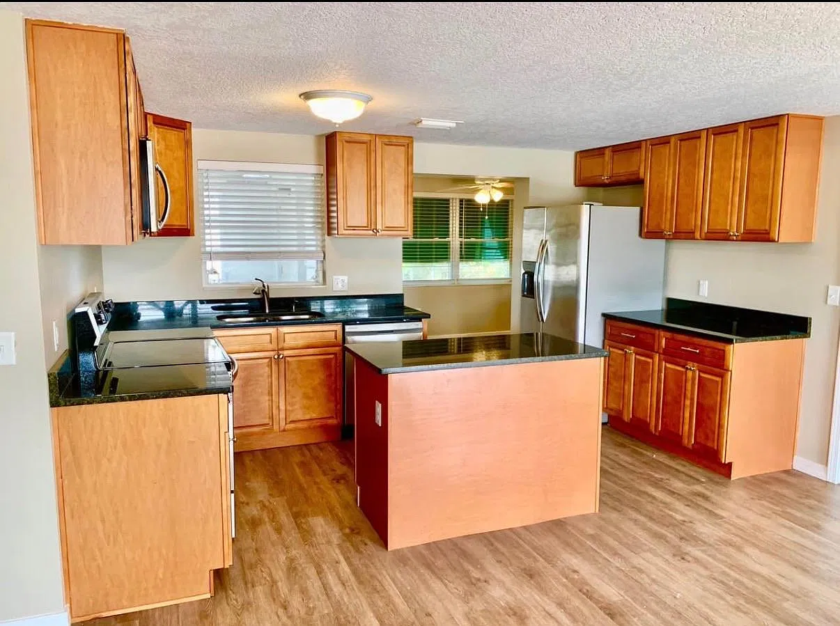 1050 Excaliber St — Photo 2