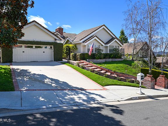 2nd image of 1748 Country Oaks Ln