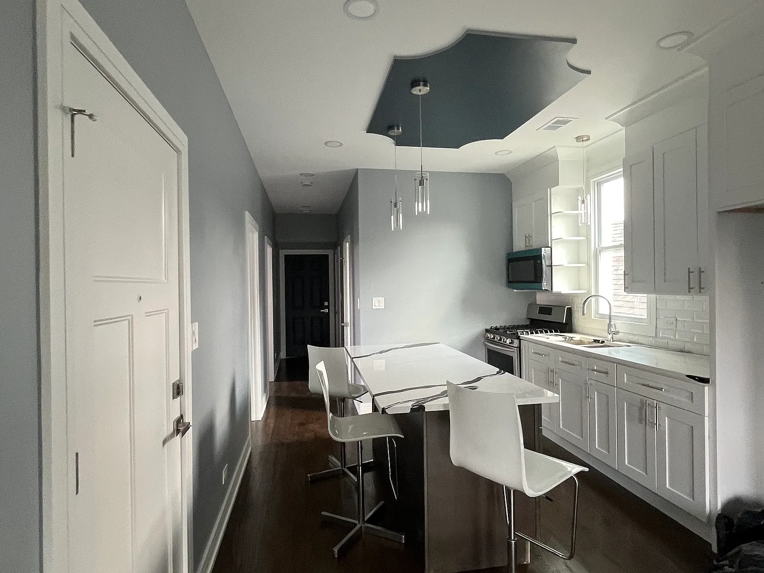 3 bed, 1100 sqft, $2,100 — Photo 2