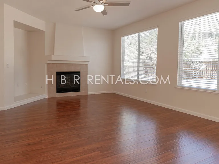2417 Veneto Ln — Photo 12