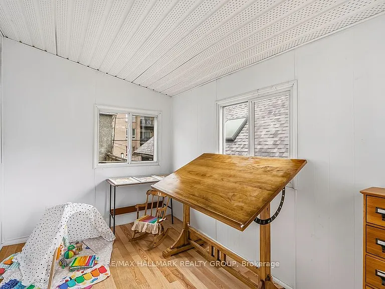 439 Kent St — Photo 31