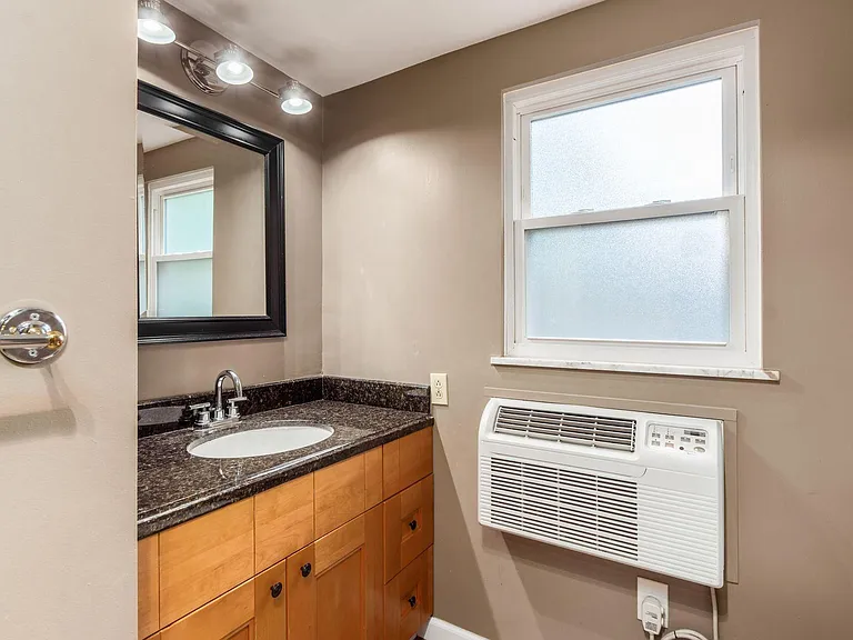 109 E Riverglen Dr — Photo 14