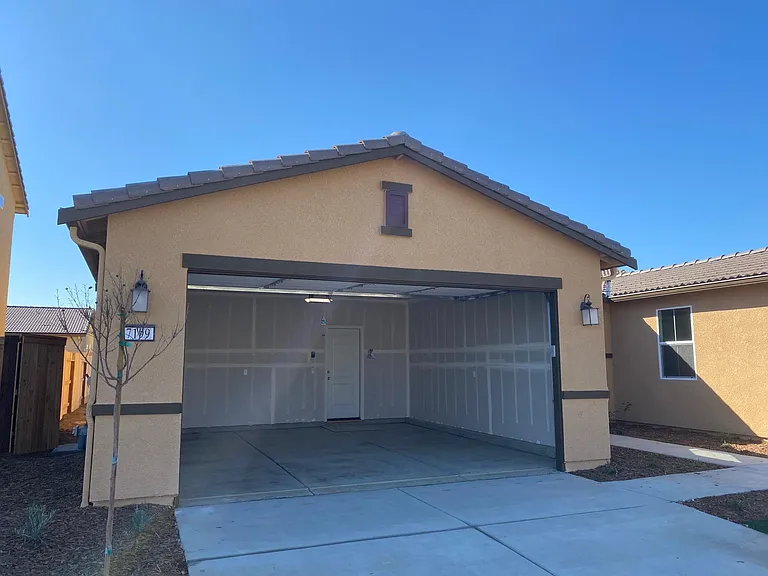 7199 E University Ave — Photo 4