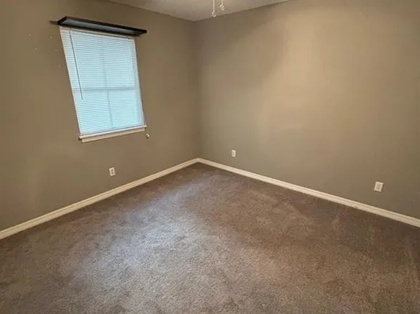 602 W 4th St, Coffeyville, KS 67337