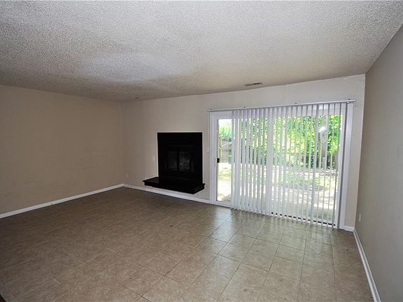 4th image of 723 Waters Dr