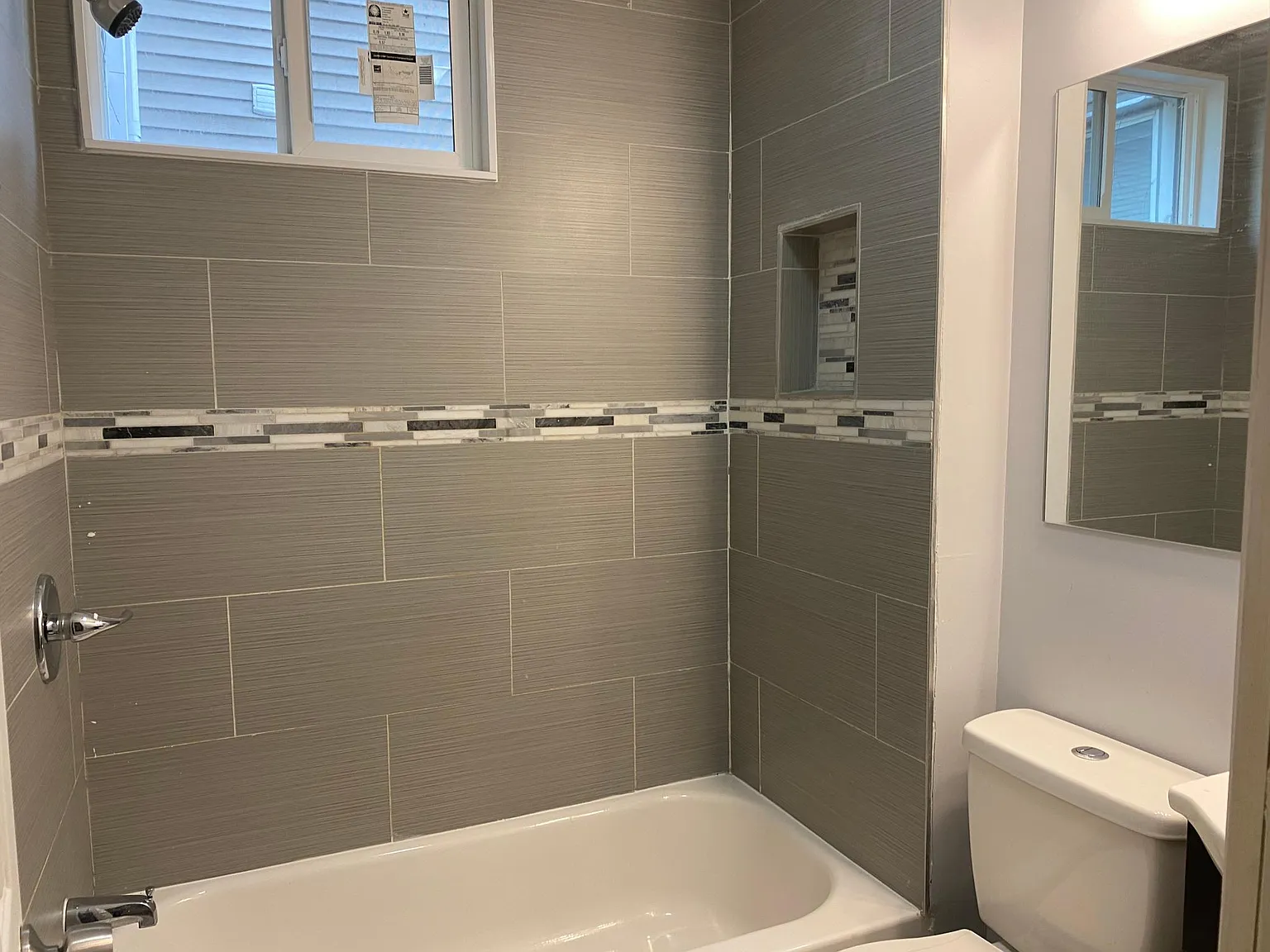 3 bed, 1200 sqft, $3,300 — Photo 3