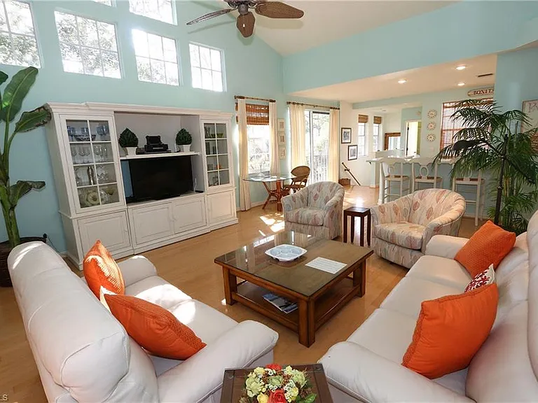 25100 Goldcrest Dr #122 — Photo 5