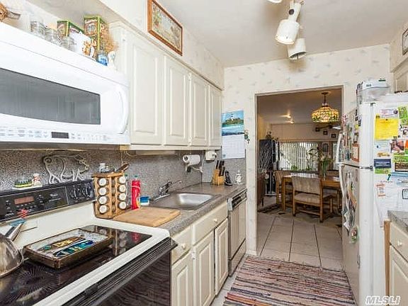 5th image of 142 Southgate Cir