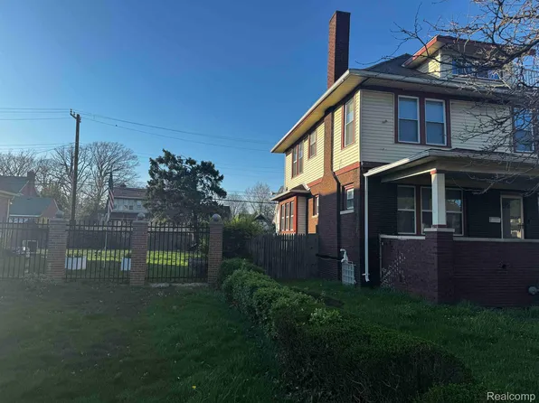 70 E Puritan St, Highland Park, MI 48203