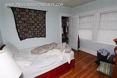 2nd image of 8 Hobson St #Sd1