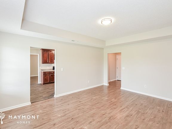 4th image of 467 Shady Ln