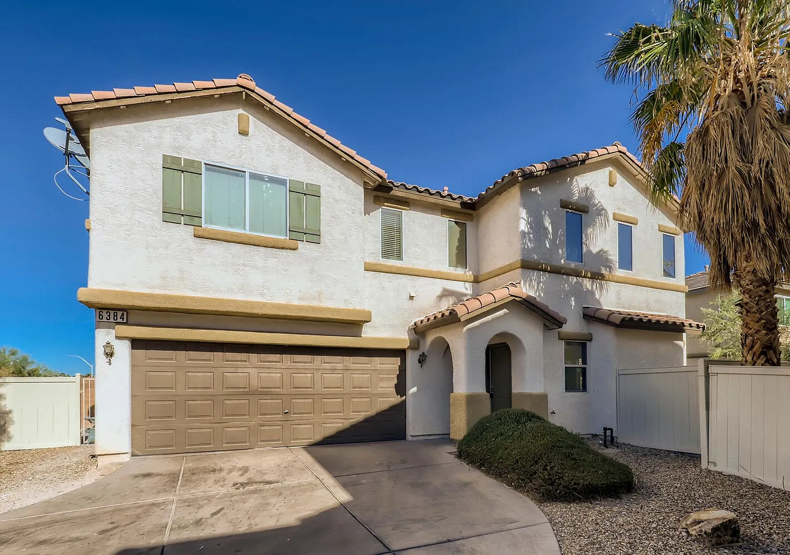 Spacious 3-Bedroom Home Near Shopping, Schools & Freeway Access! — Photo 3