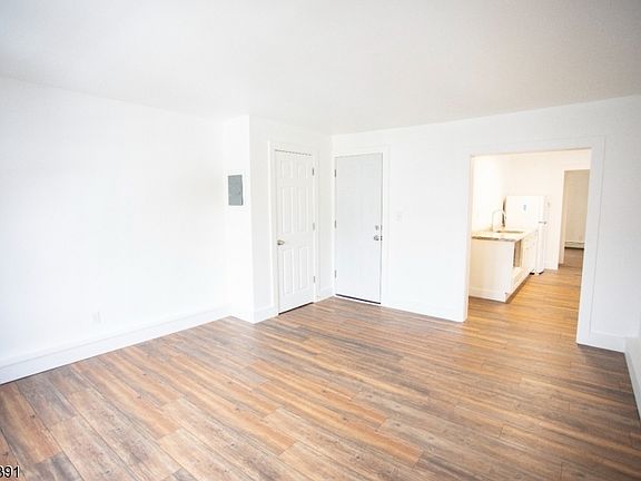 5th image of 207 N 19th St Floor 3