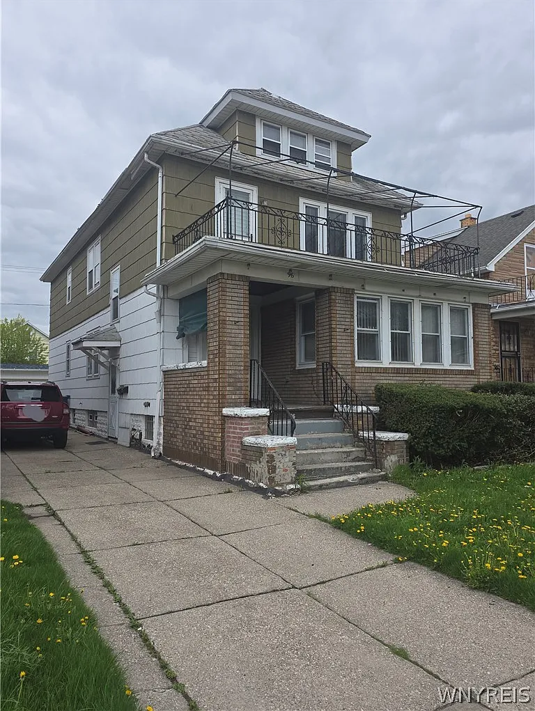 3 bed, 1.0 bath, 2247 sqft, $1,400 — Photo 1