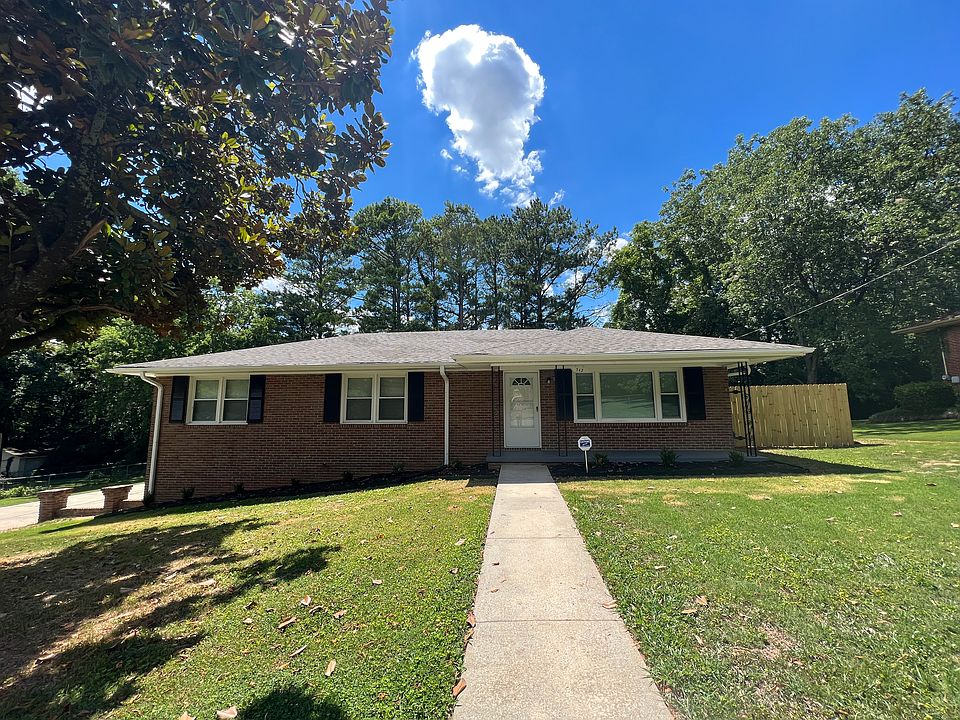 1st image of 713 Killarney Dr NW
