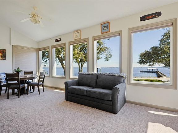 3rd image of 810 N Beach Blvd