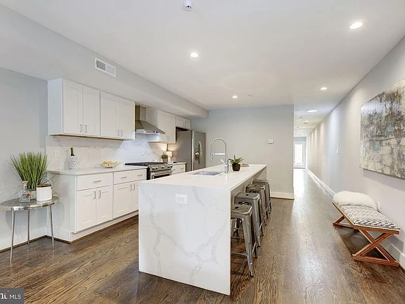 4th image of 223 17th St SE #1