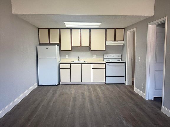 5th image of 5063 Elmhurst Rd Unit 2
