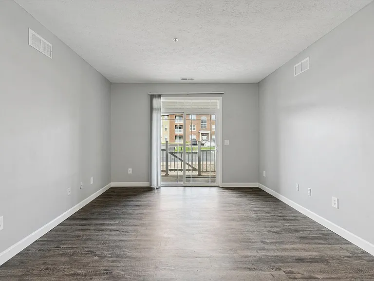Richmond (Renovated) - 2 Bed / 2 Bath - 1,058 Sq.Ft.
