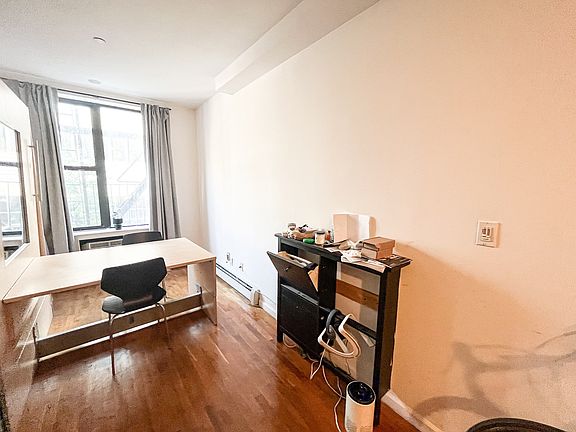 2nd image of 186 Orchard St APT 2FS