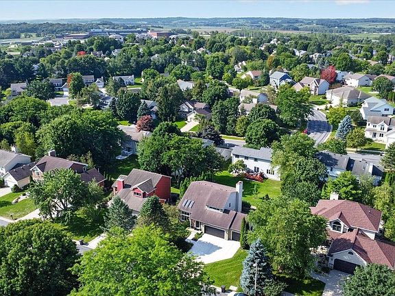 5th image of 318 Jenna Dr