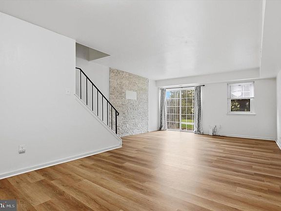 3rd image of 32 Coventry Ct Building 111-U-32