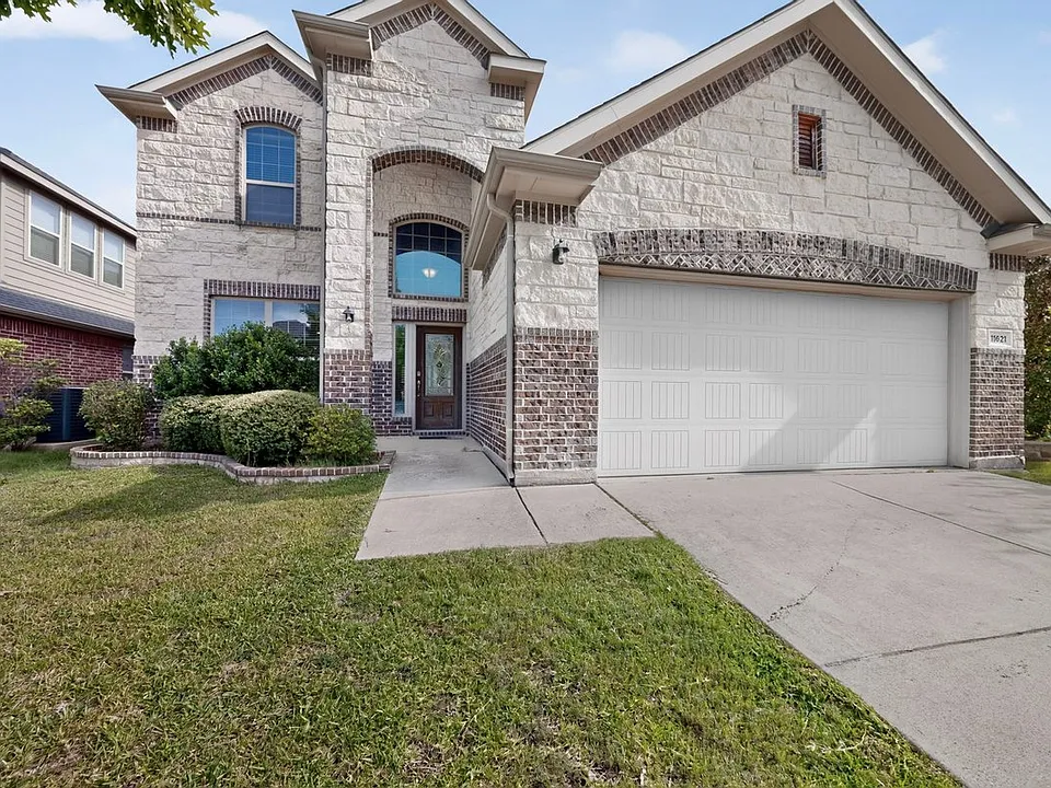 11621 Parade Dr
