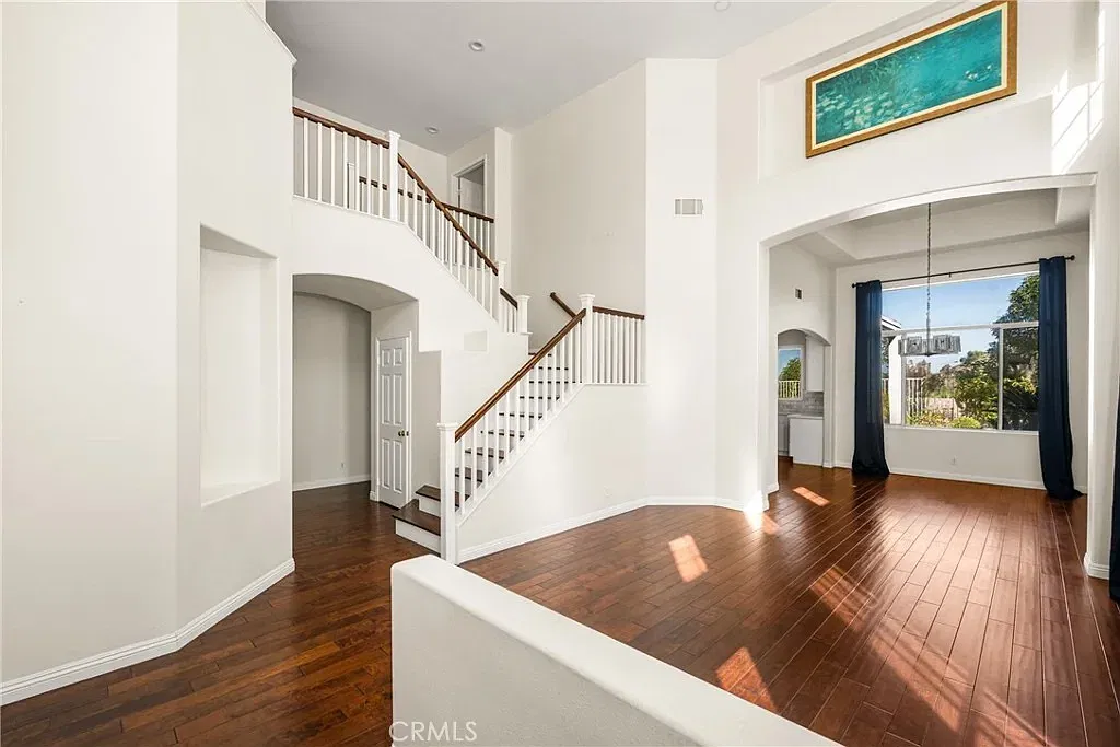 5 bed, 2800 sqft, $5,900 — Photo 2