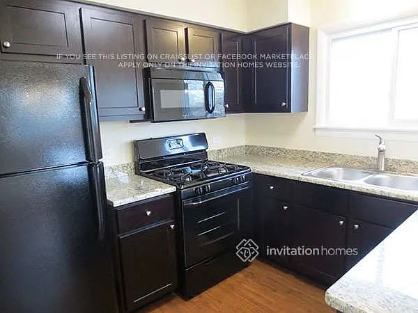 1070 Norwood Ln — Photo 3