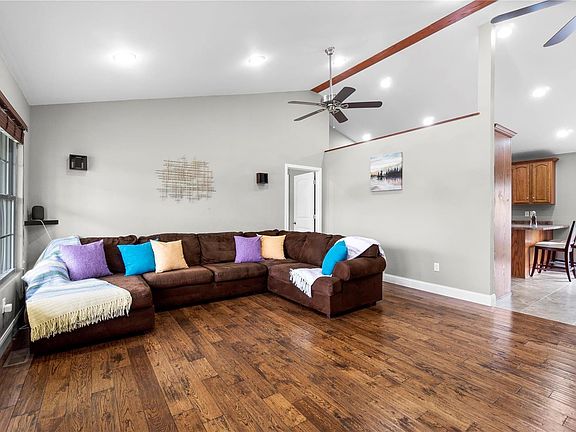 4th image of 115 Parkview Dr