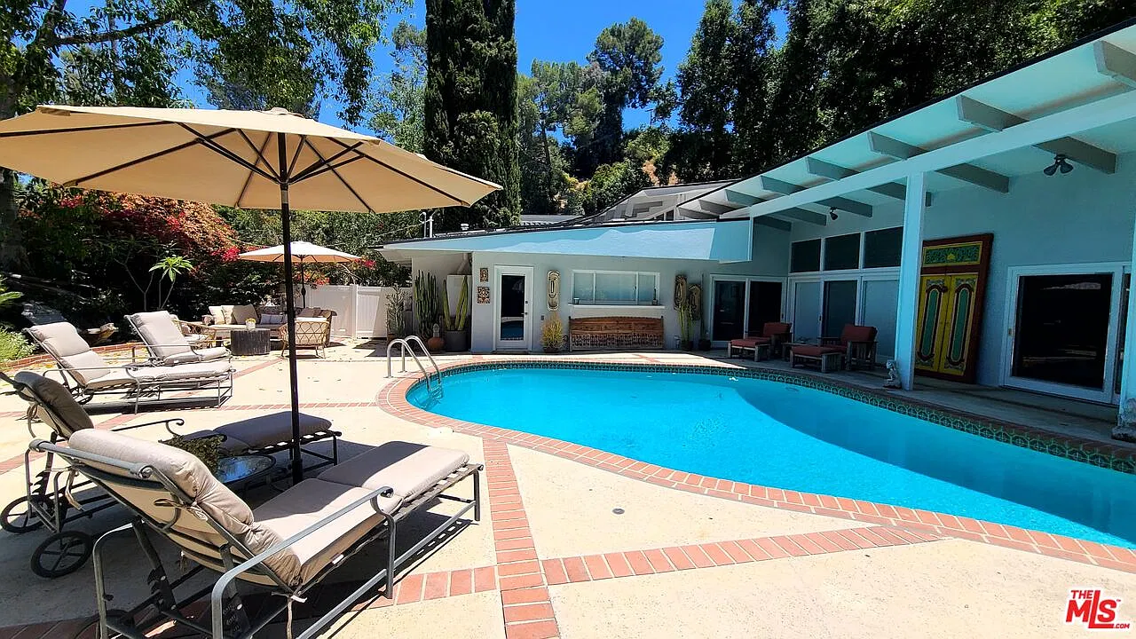 3 bed, 3.0 bath, 2538 sqft, $8,900 — Photo 1