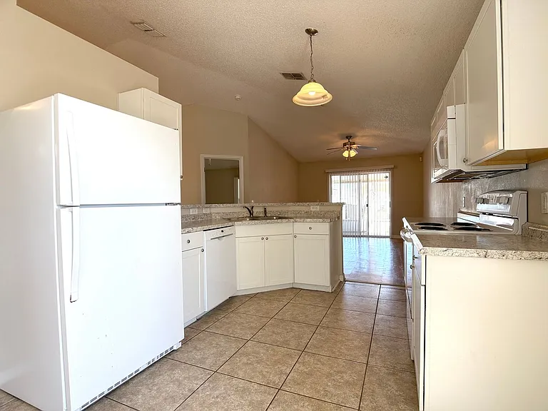 309 Catfish Dr E — Photo 5