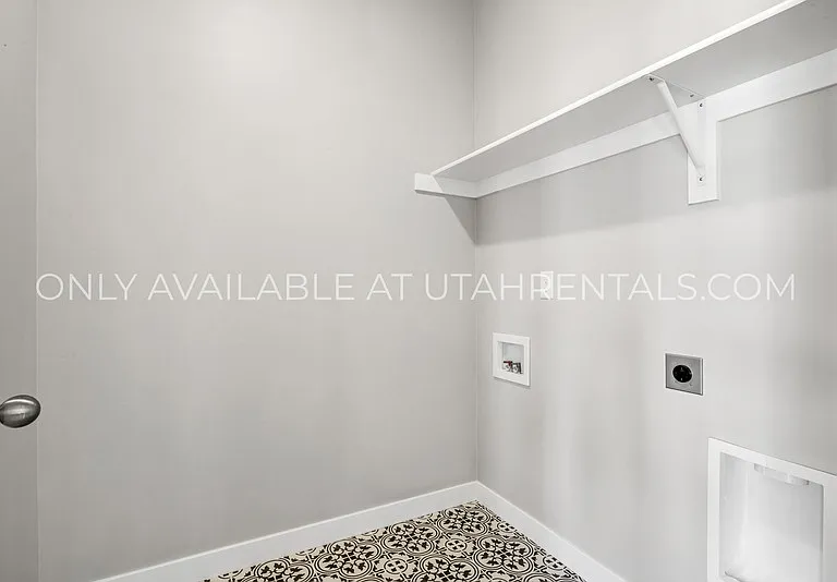 4922 W Northwood Ln — Photo 8