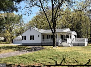 23 Bloomer Dr, Burlington, NJ 08016