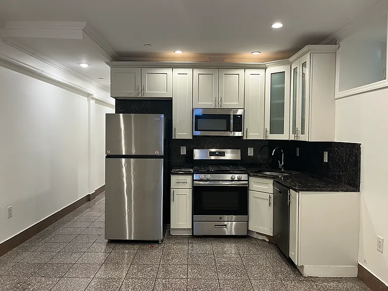 377 Danforth Ave #B9 — Photo 1