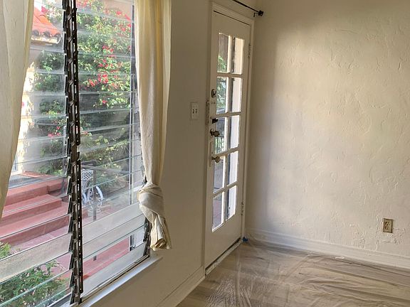 4th image of 3158 Garden Ave
